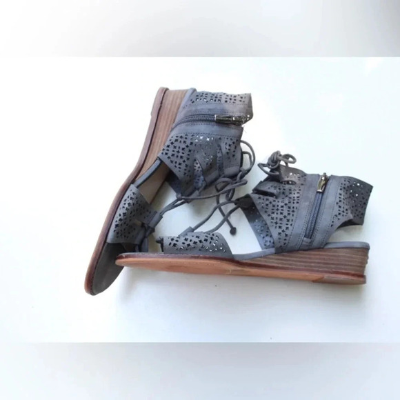Vince Camuto sandals - Picture 5 of 8